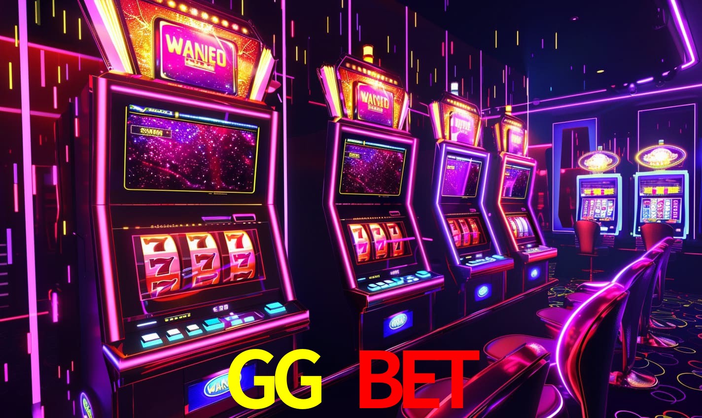 Una escena digital vívida inspirada en casino con GG BET mostrado prominentemente, luces brillantes, fichas, cartas y acentos dorados.